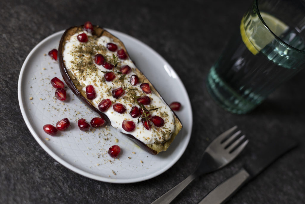 Aubergine mit Joghurt und Granatapfel – brambles and thyme